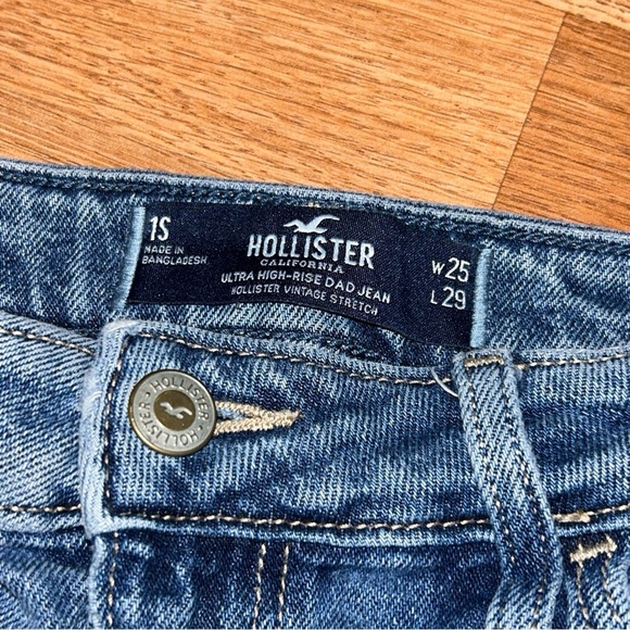 2- Hollister Women's Curvy Ultra High Rise Mom Jean Size 25x29 1S Denim Raw - Picture 3 of 4